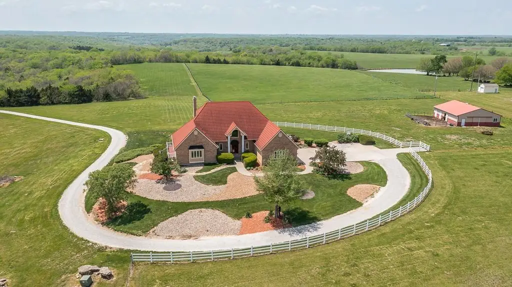 17029 Chieftain Road, Tonganoxie, KS 66086 - Image #1