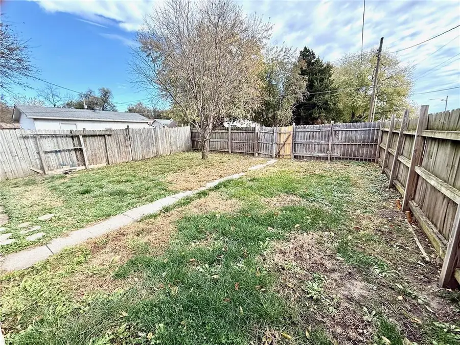 2825 S 23rd Street, Saint Joseph, MO 64503 - Image #3