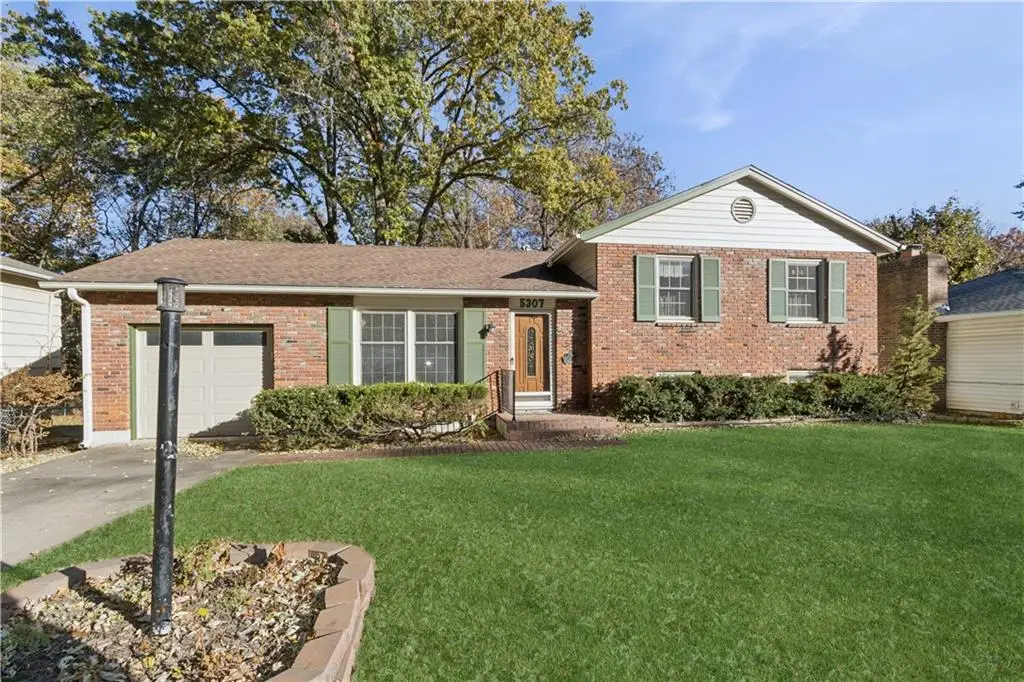 5307 N Virginia Avenue, Kansas City, MO 64118 - Image #1
