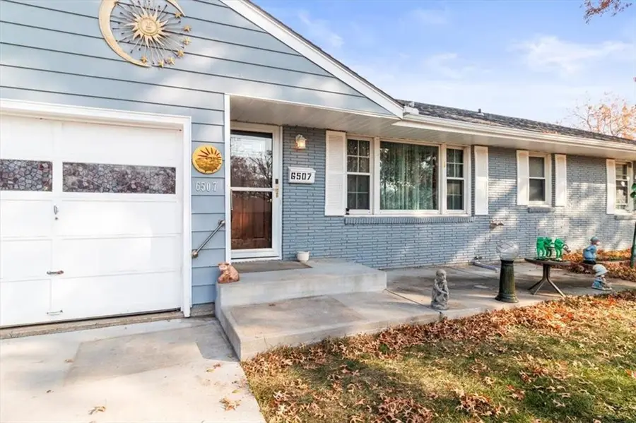 6507 N Mcgee Street, Gladstone, MO 64118 - Image #2