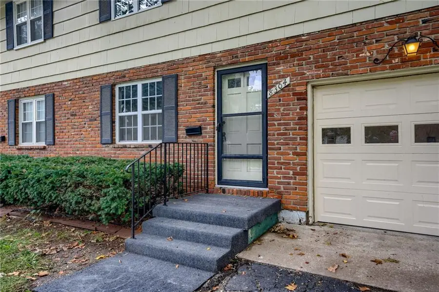 8304 Hemlock Street, Overland Park, KS 66212 - Image #3