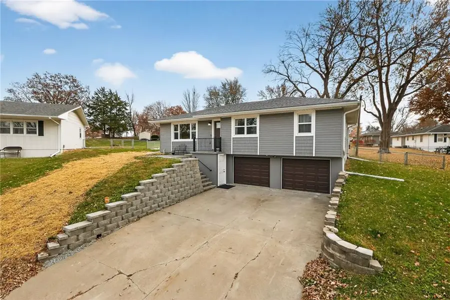 18 Bear Circle, Saint Joseph, MO 64506 - Image #2