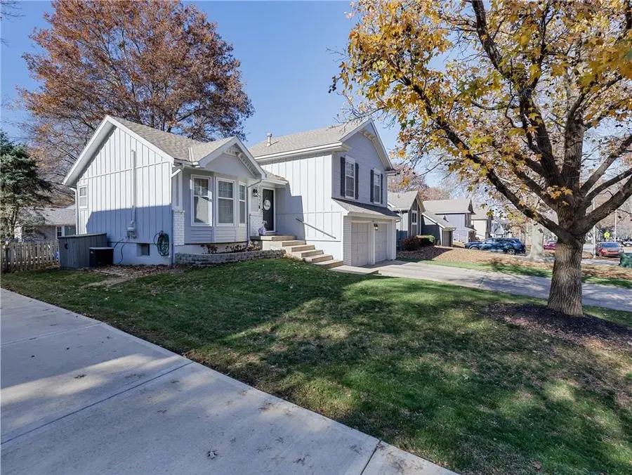 12512 S Brougham Drive, Olathe, KS 66062 - Image #2