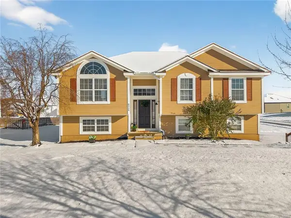 8924 NE Paw Paw Drive, Kansas City, MO 64157