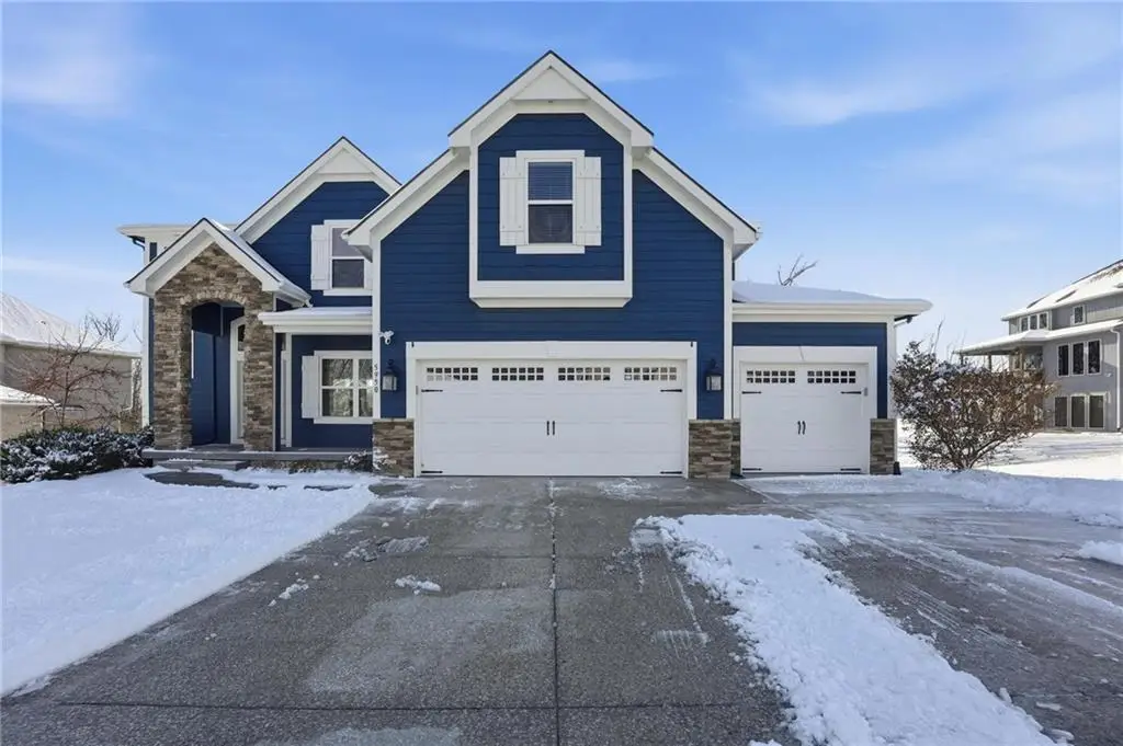 5950 Thousand Oaks Drive, Parkville, MO 64152 - Image #1