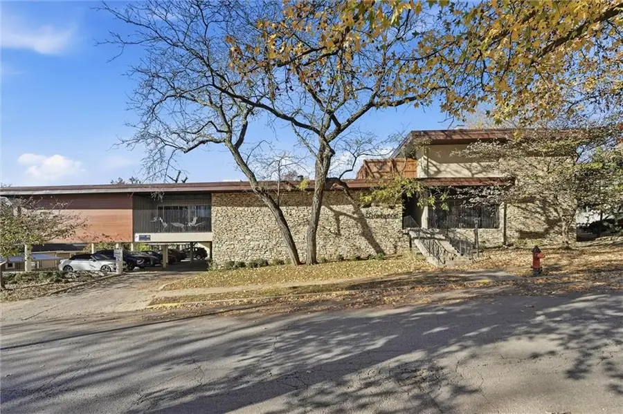 4511 Headwood Drive #7, Kansas City, MO 64111 - Image #2