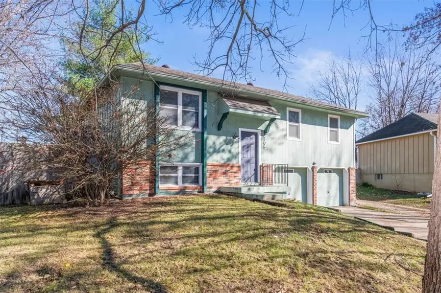 305 Concord Circle, Grain Valley, MO 64029 - Image #2