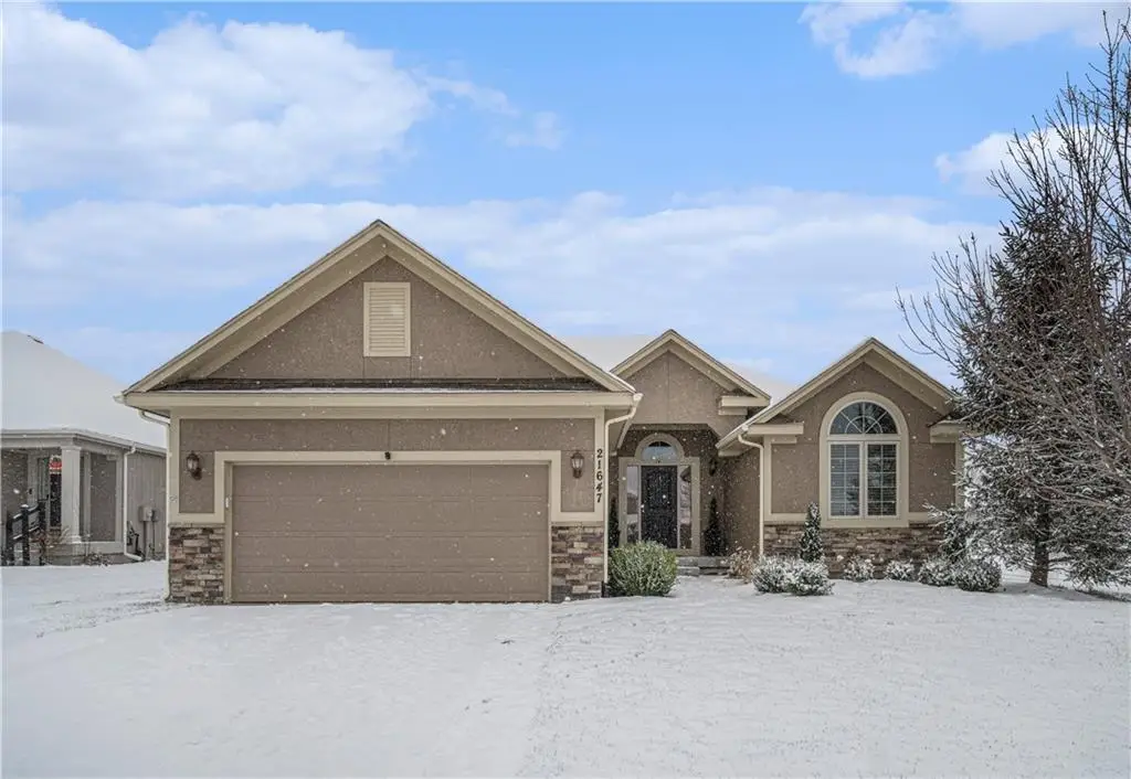 21647 W 177th Terrace, Olathe, KS 66062 - Image #1