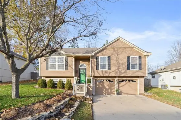 1801 SE Kenwood Drive, Blue Springs, MO 64014