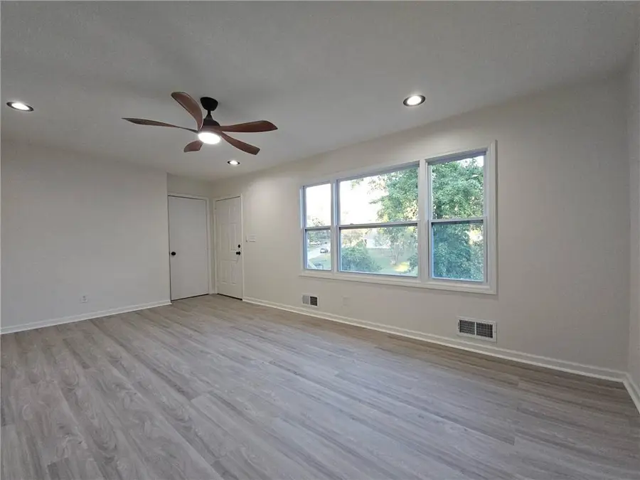 11120 Myrtle Avenue, Kansas City, MO 64137 - Image #2