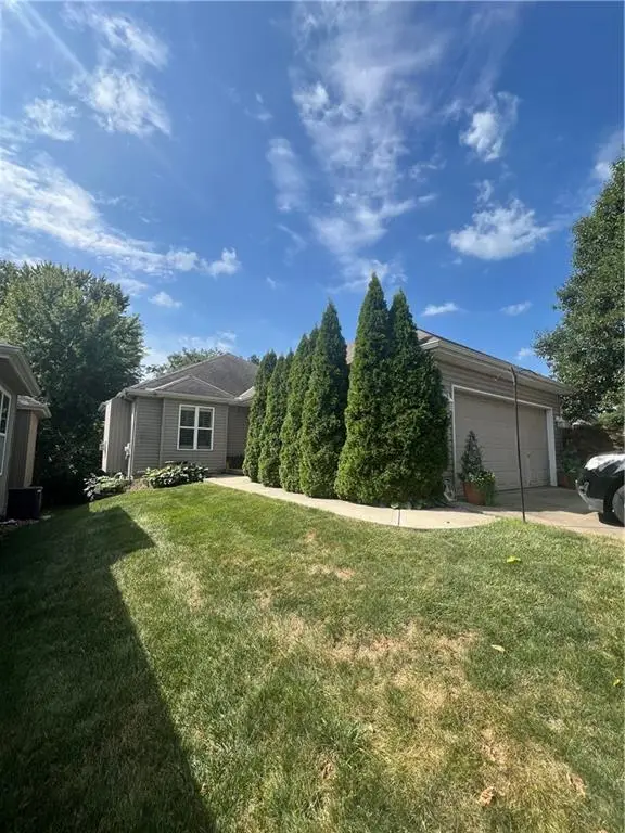 101 Heatherton Court, Gladstone, MO 64118 - Image #1