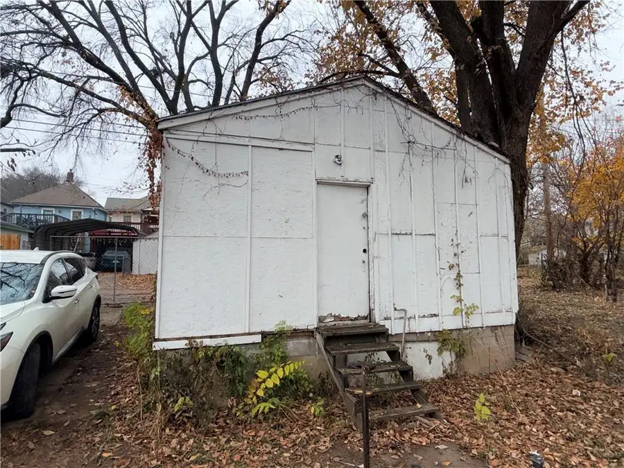 124 N Drury Avenue, Kansas City, MO 64123 - Image #2