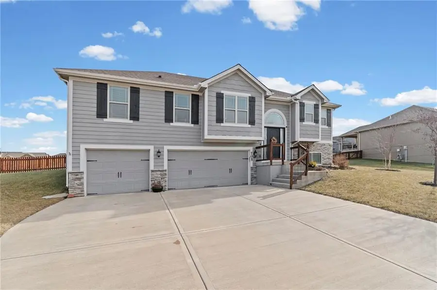 705 Chisam Road, Kearney, MO 64060 - Image #2