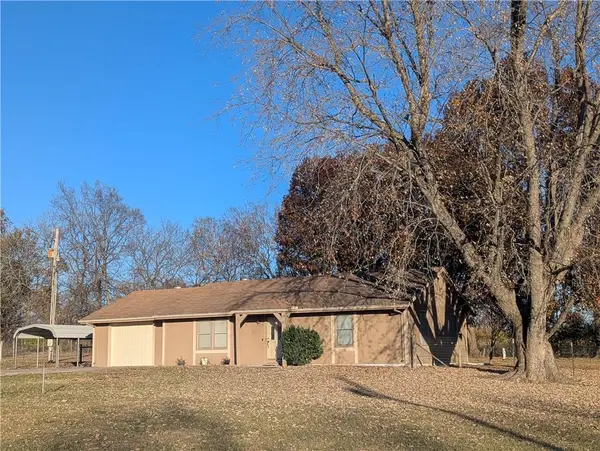 22113 S Fawn Drive, Peculiar, MO 64078