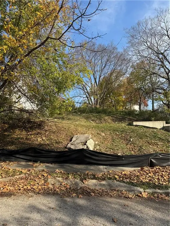 4231 Charlotte Street, Kansas City, MO 64110