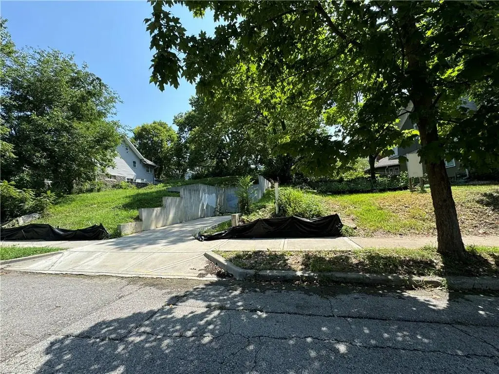 4233 Charlotte Street, Kansas City, MO 64110 - #1