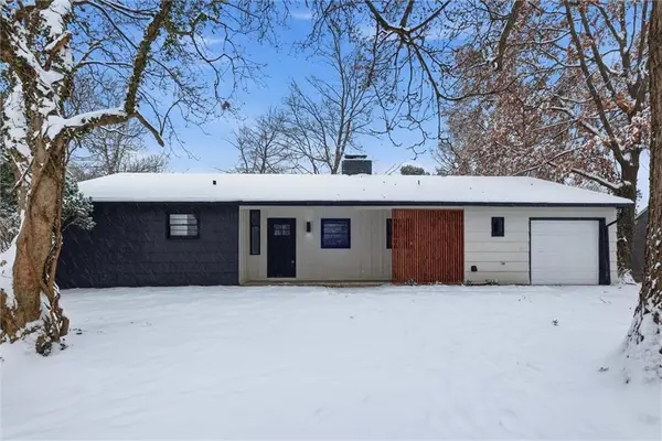 7736 Briar Street, Prairie Village, KS 66208