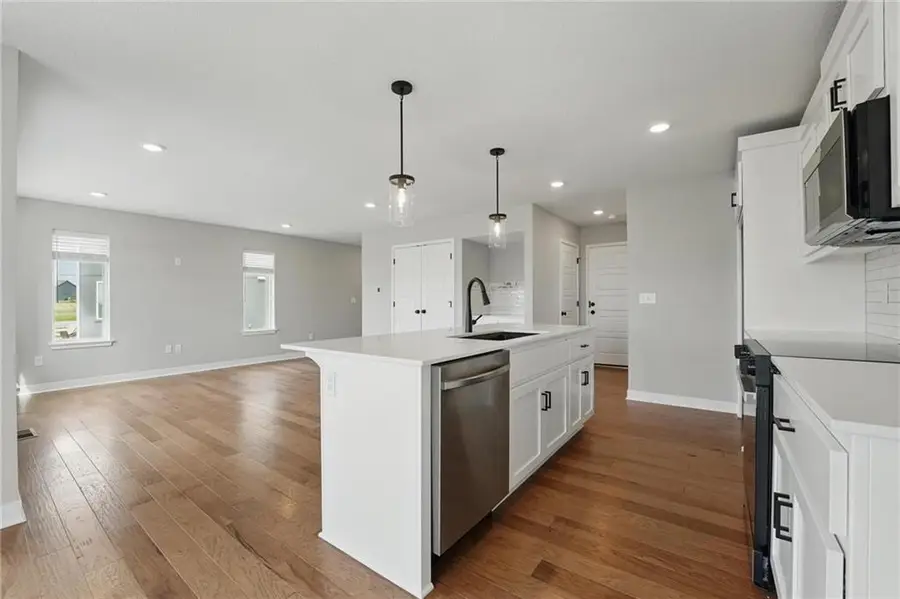 8720 SW Edgewater Drive, Blue Springs, MO 64064 - Image #3