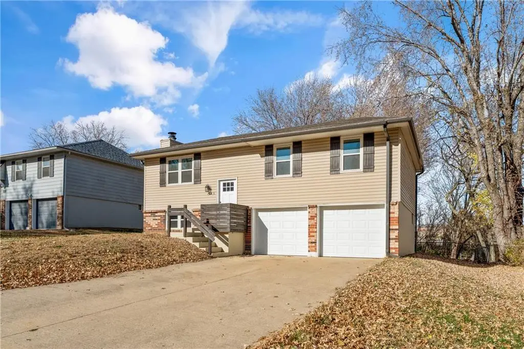 1218 NW Golfview Drive, Grain Valley, MO 64029 - Image #1