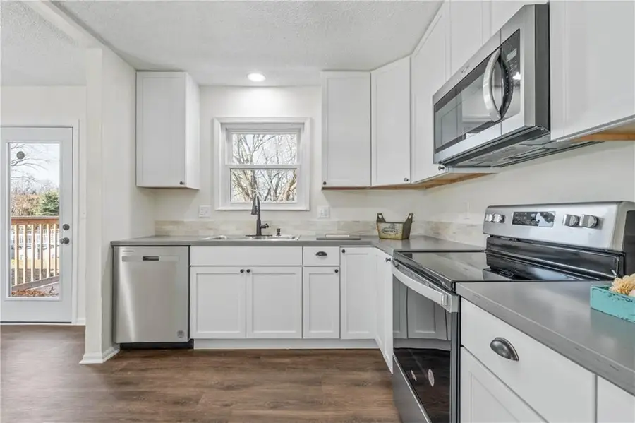 1218 NW Golfview Drive, Grain Valley, MO 64029 - Image #3