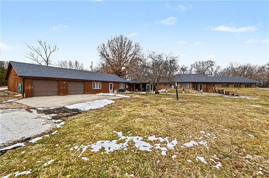19190 State Avenue, Tonganoxie, KS 66086 - Image #1