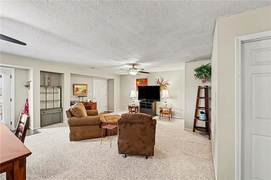 19190 State Avenue, Tonganoxie, KS 66086 - Image #3