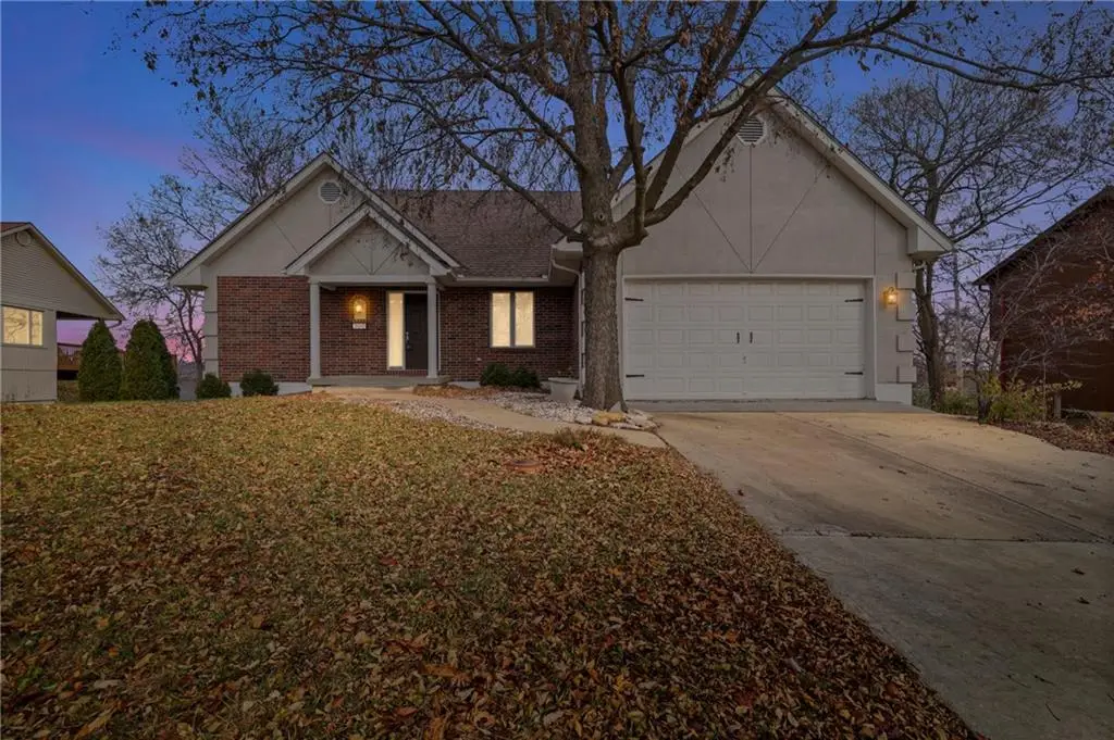 300 SW 25th Street, Oak Grove, MO 64075 - Image #1