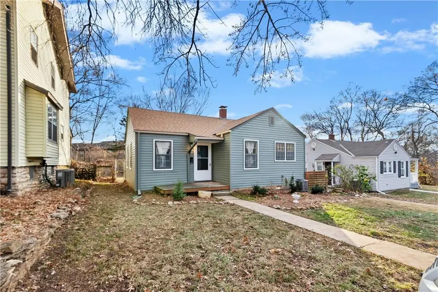 1329 E 82nd Street, Kansas City, MO 64131 - Image #3