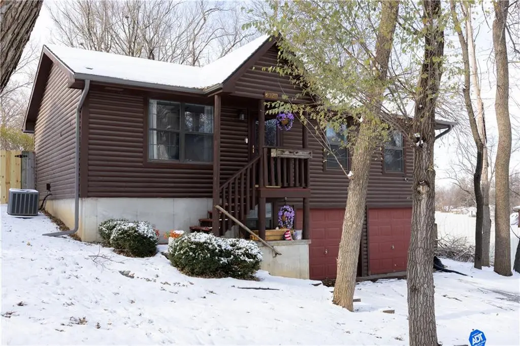 6320 Pamela Drive, Saint Joseph, MO 64504 - Image #1