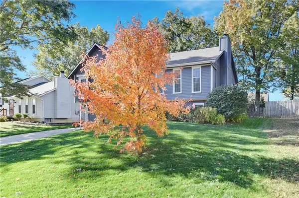 12838 S Navaho Drive, Olathe, KS 66062