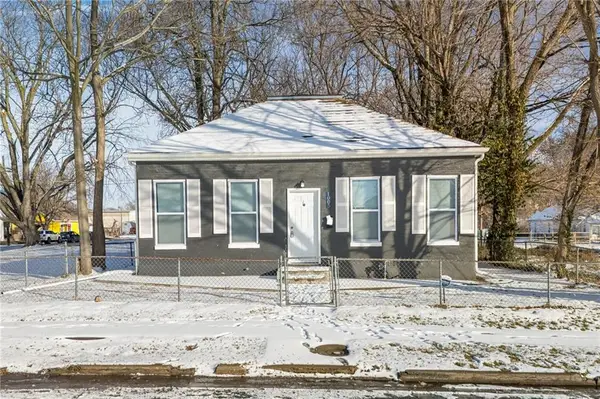 1005 S 17th Street, St Joseph, MO 64507