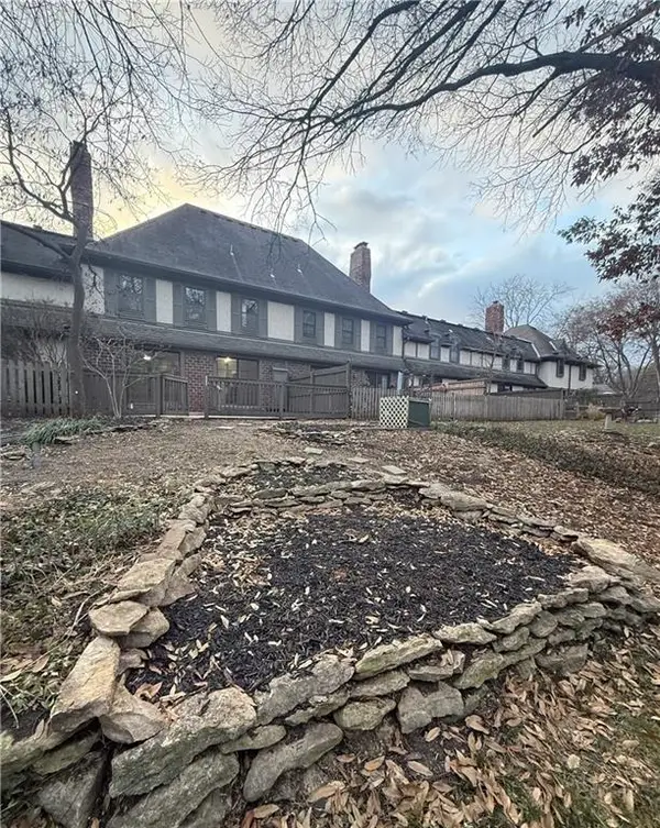 10209 Foster Street, Overland Park, KS 66212