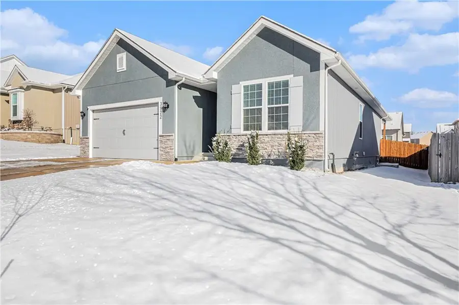 3922 NW 96th Street, Kansas City, MO 64154 - #3