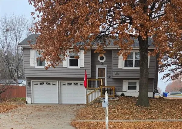 708 E Parma Way, Gardner, KS 66030