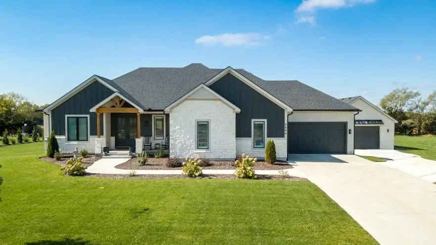 9806 Ingrid Street, De Soto, KS 66018 - Image #1