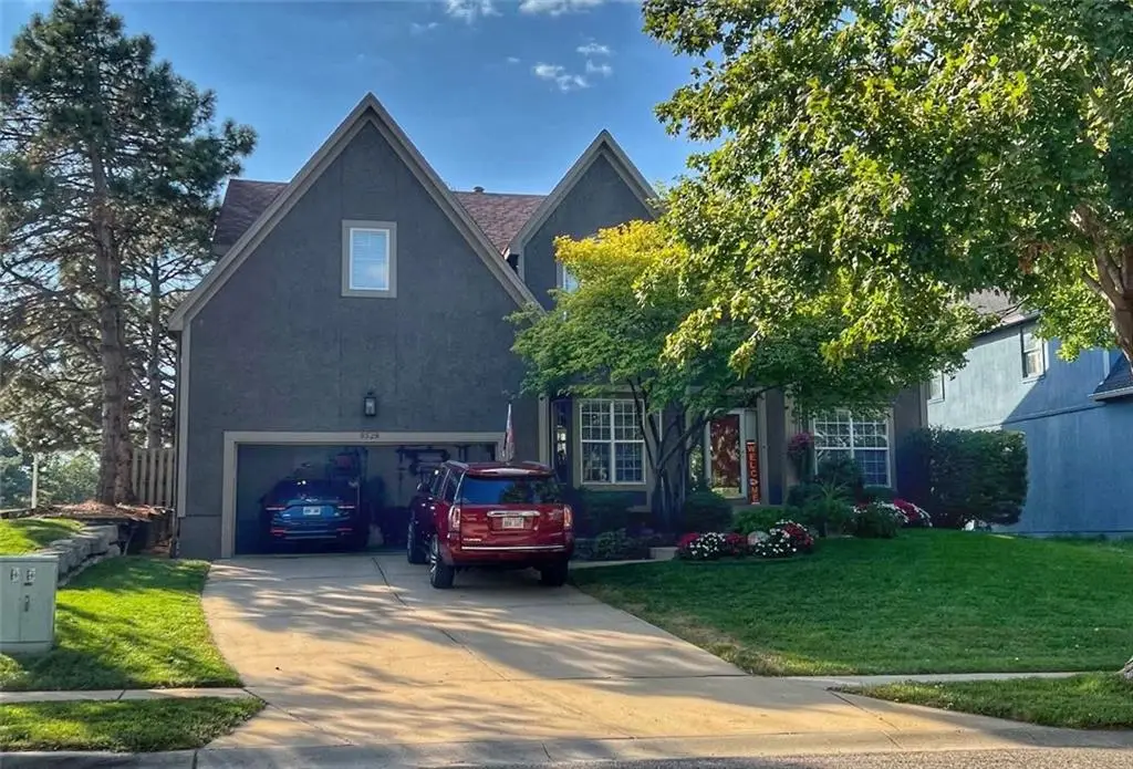 8528 Candlelight Lane, Lenexa, KS 66215 - Image #1