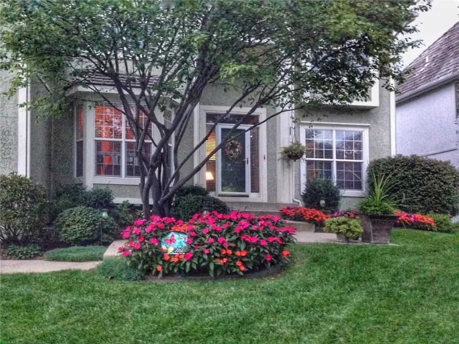 8528 Candlelight Lane, Lenexa, KS 66215 - Image #2