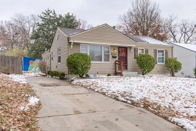 8245 Jarboe Street, Kansas City, MO 64114 - Image #2