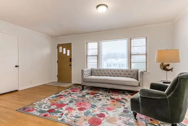 8245 Jarboe Street, Kansas City, MO 64114 - Image #3