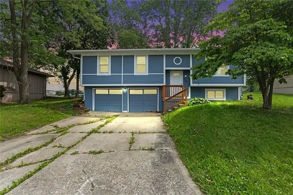 113 SW 21st Street, Oak Grove, MO 64075