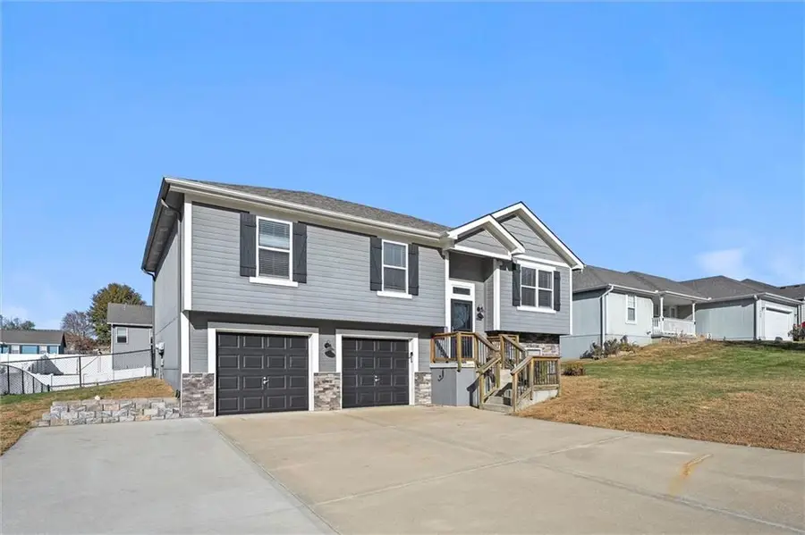 1006 Buttercup Street, Smithville, MO 64089 - Image #3