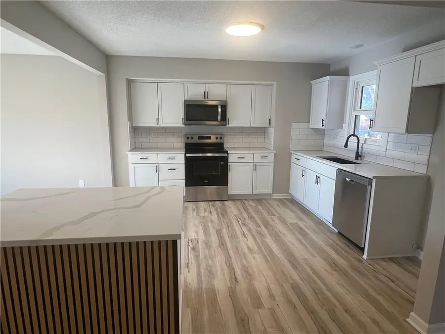 8702 N Linda Lane, Pleasant Valley, MO 64068 - Image #2