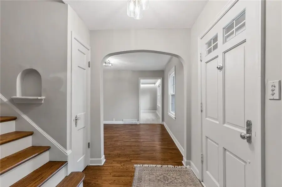 900 NE Barnes Avenue, Kansas City, MO 64118 - Image #2