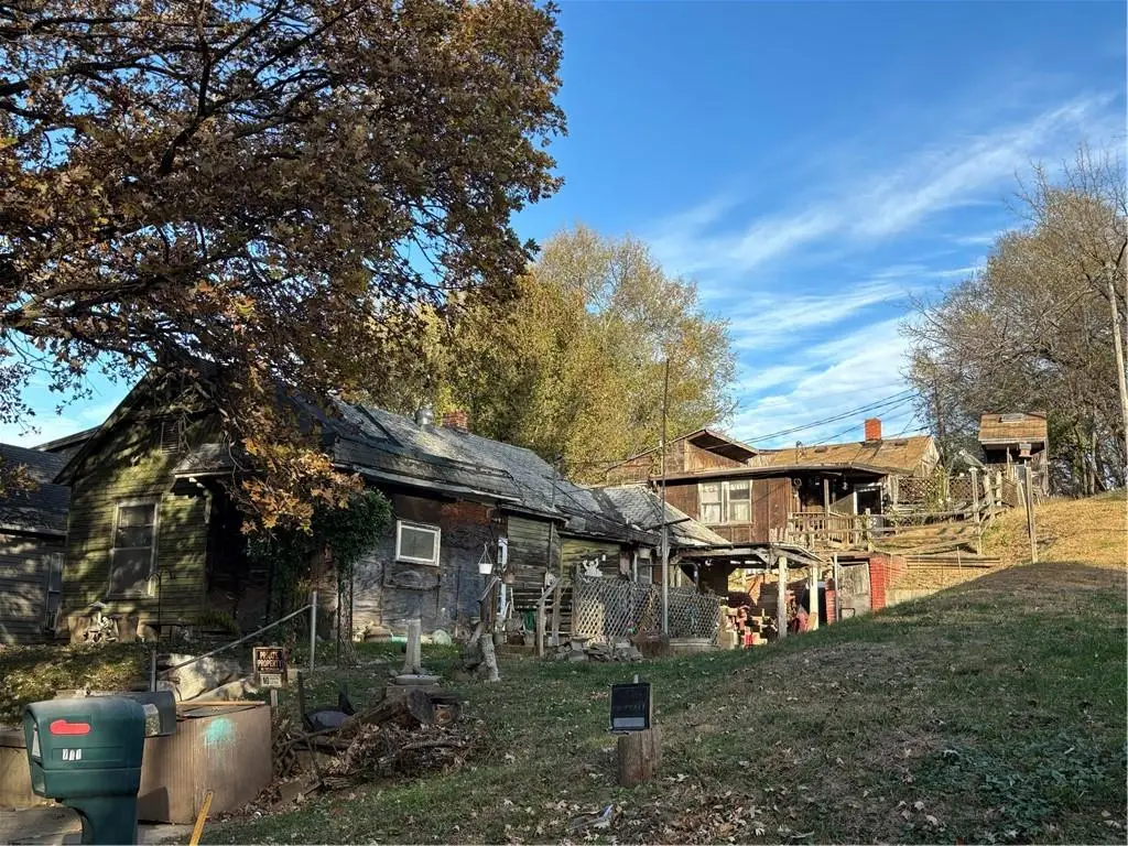 621 E Colorado Avenue, Saint Joseph, MO 64504 - Image #1