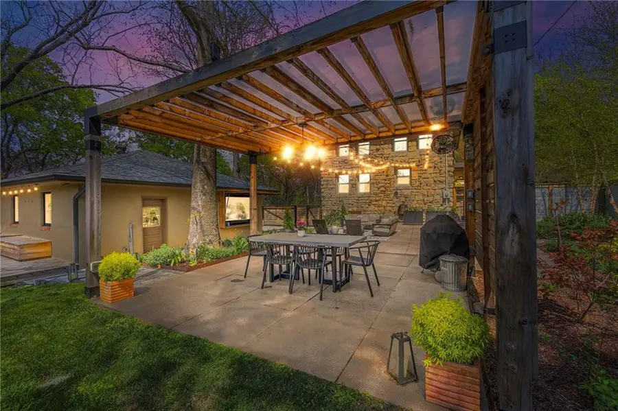 715 W 98th Street, Kansas City, MO 64114 - Image #2