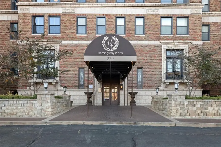 229 Ward Parkway #1001B, Kansas City, MO 64112 - Image #2
