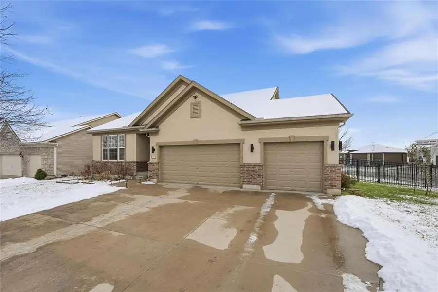 1021 SW Cheshire Drive, Lees Summit, MO 64083 - Image #2