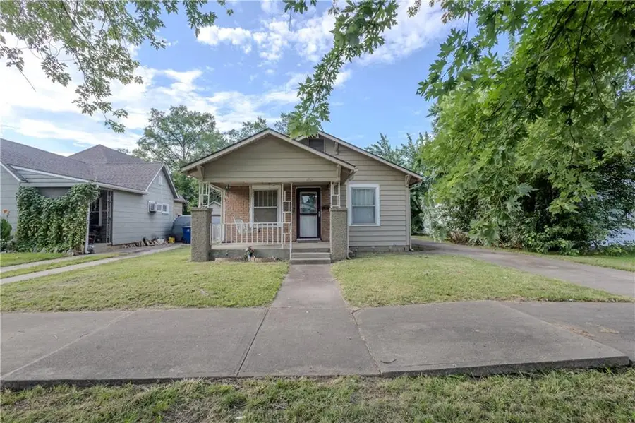 1104 W 4th Street, Coffeyville, KS 67337 - Image #3