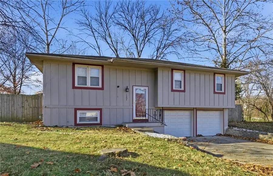 1304 SE Queens Court, Oak Grove, MO 64075 - #2