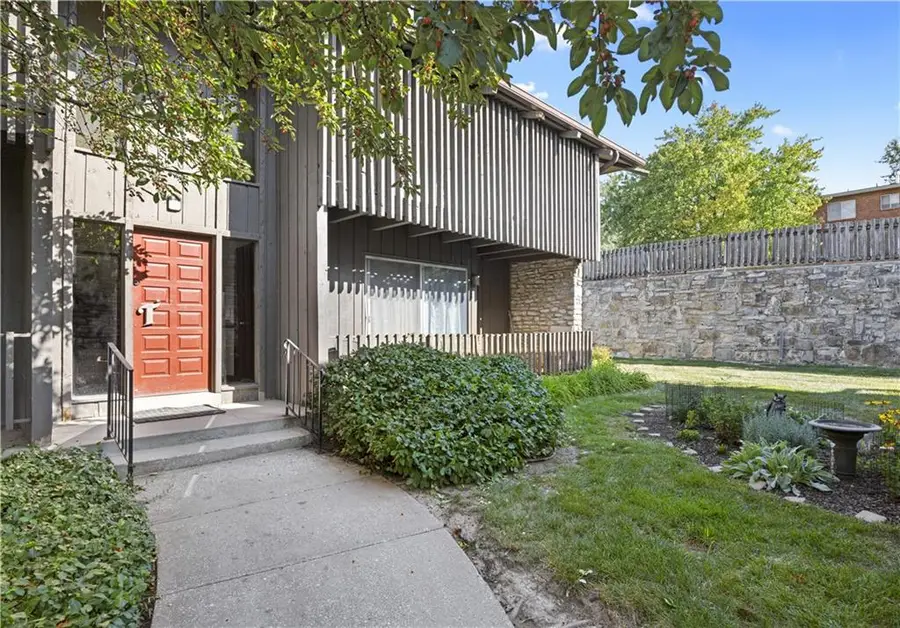 407 W 104th Street #A, Kansas City, MO 64114 - Image #2